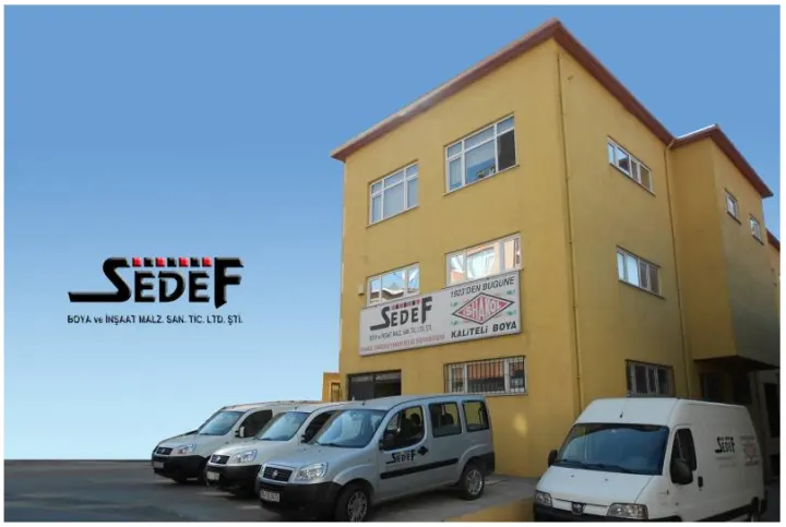 Sedef Boya binasının önü